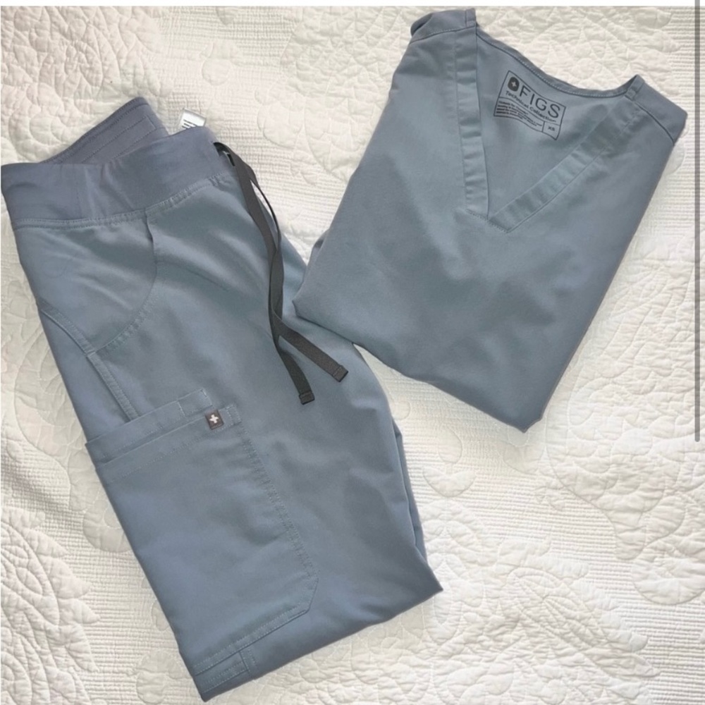 Figs light blue scrub set